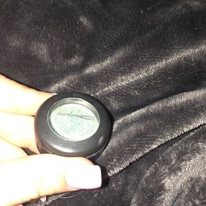 MAC single shadow